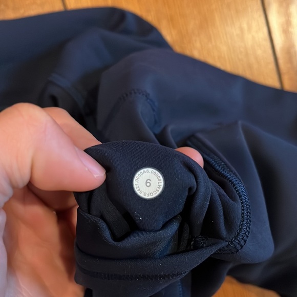 Lululemon Leggings with pockets - Picture 4 of 4